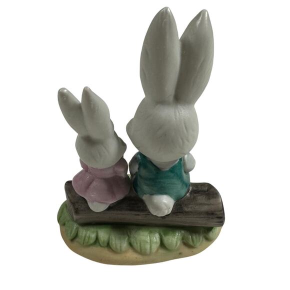 Vintage Lefton Bunny Rabbit Grandpa Girl Reading on Log Excellent Condition - Picture 2 of 5